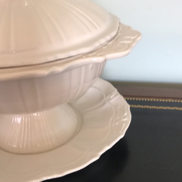 Soup Tureen- American Eagle 🦅 Decorate this piece. - Picture 4 of 16